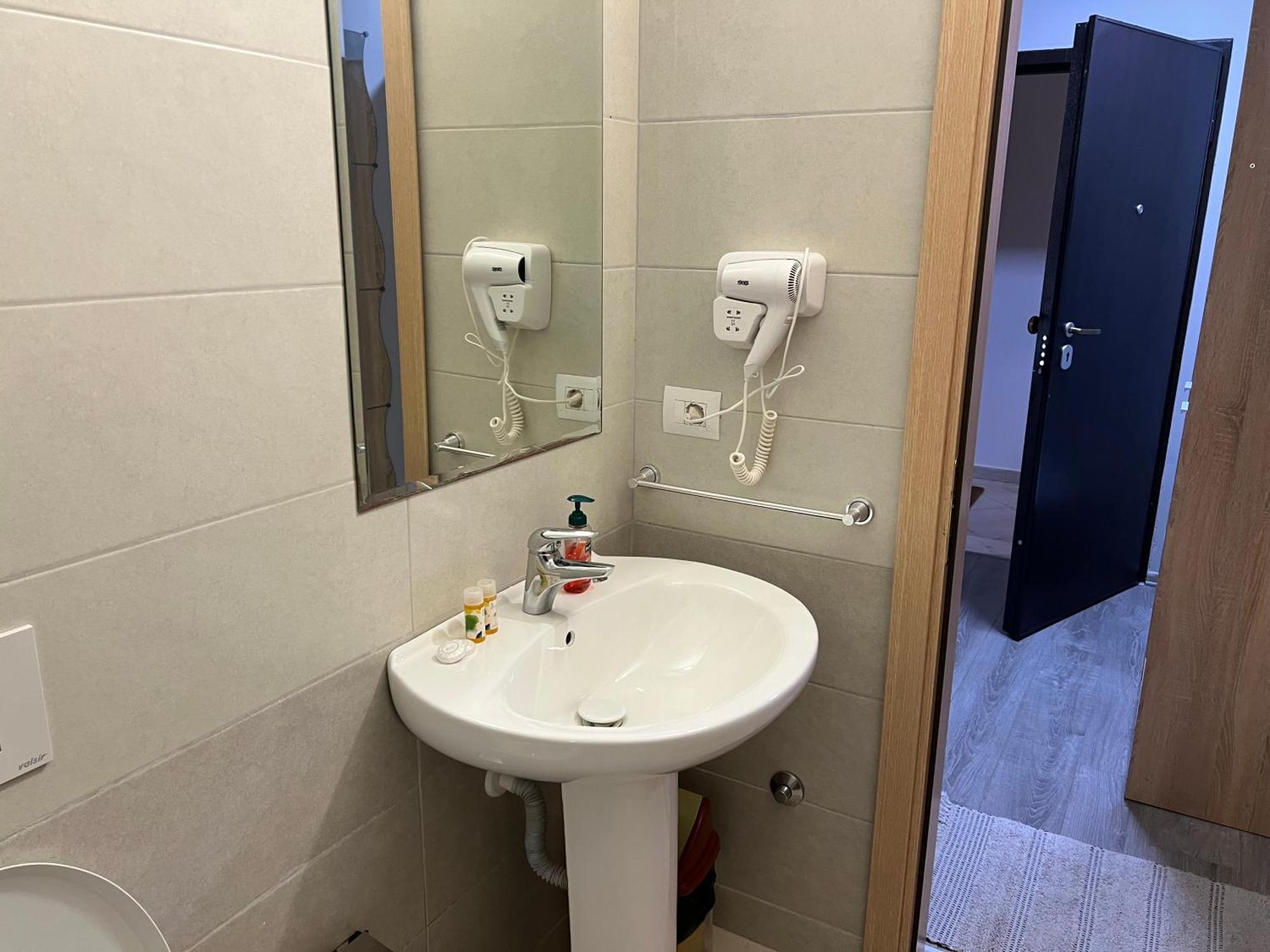Apartamente Oslo Вльора Екстер'єр фото